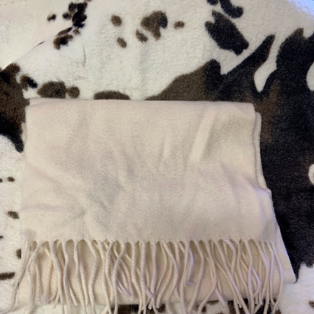 Scarves - Picture 4 of 4